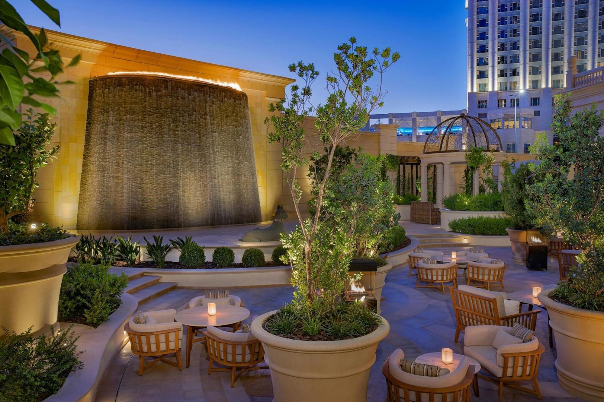 The Ritz-Carlton, Amman Hotel ภายนอก รูปภาพ The Waterfall at the Westin Dubai