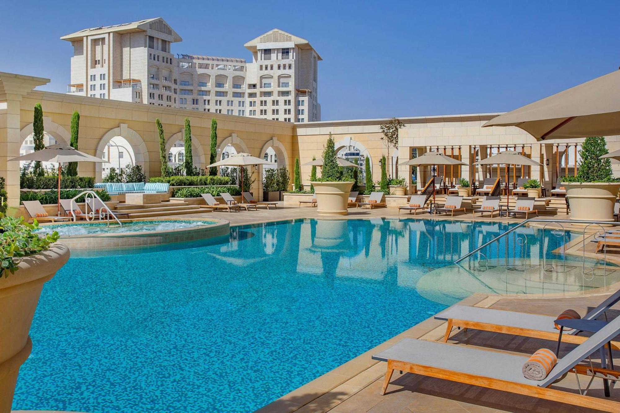 The Ritz-Carlton, Amman Hotel ภายนอก รูปภาพ The pool at the Four Seasons Hotel
