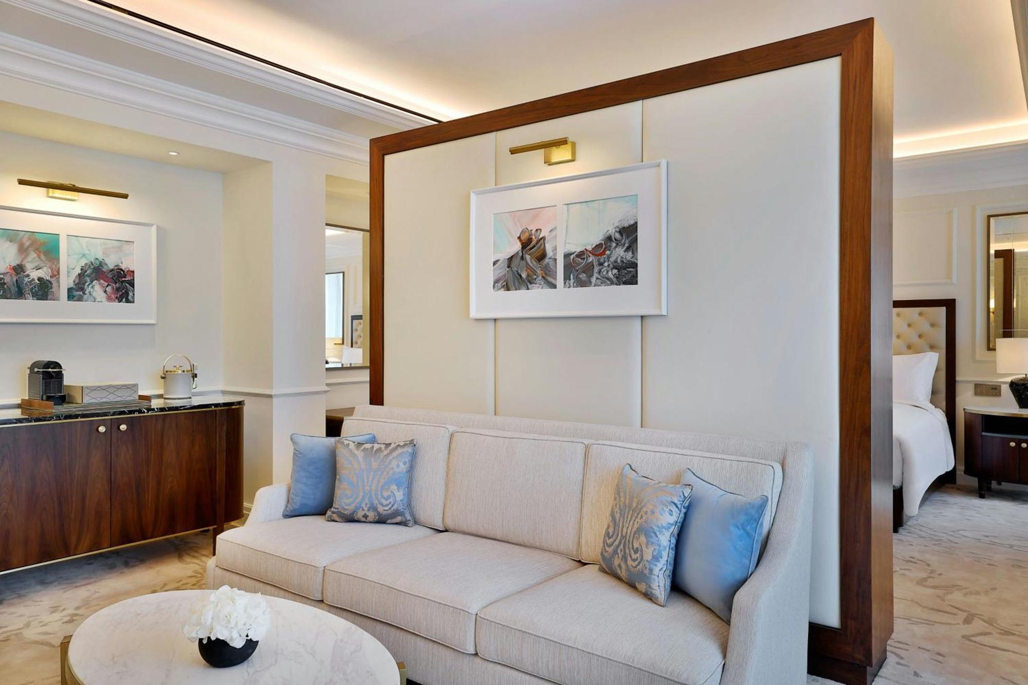 The Ritz-Carlton, Amman Hotel ภายนอก รูปภาพ A suite at the hotel