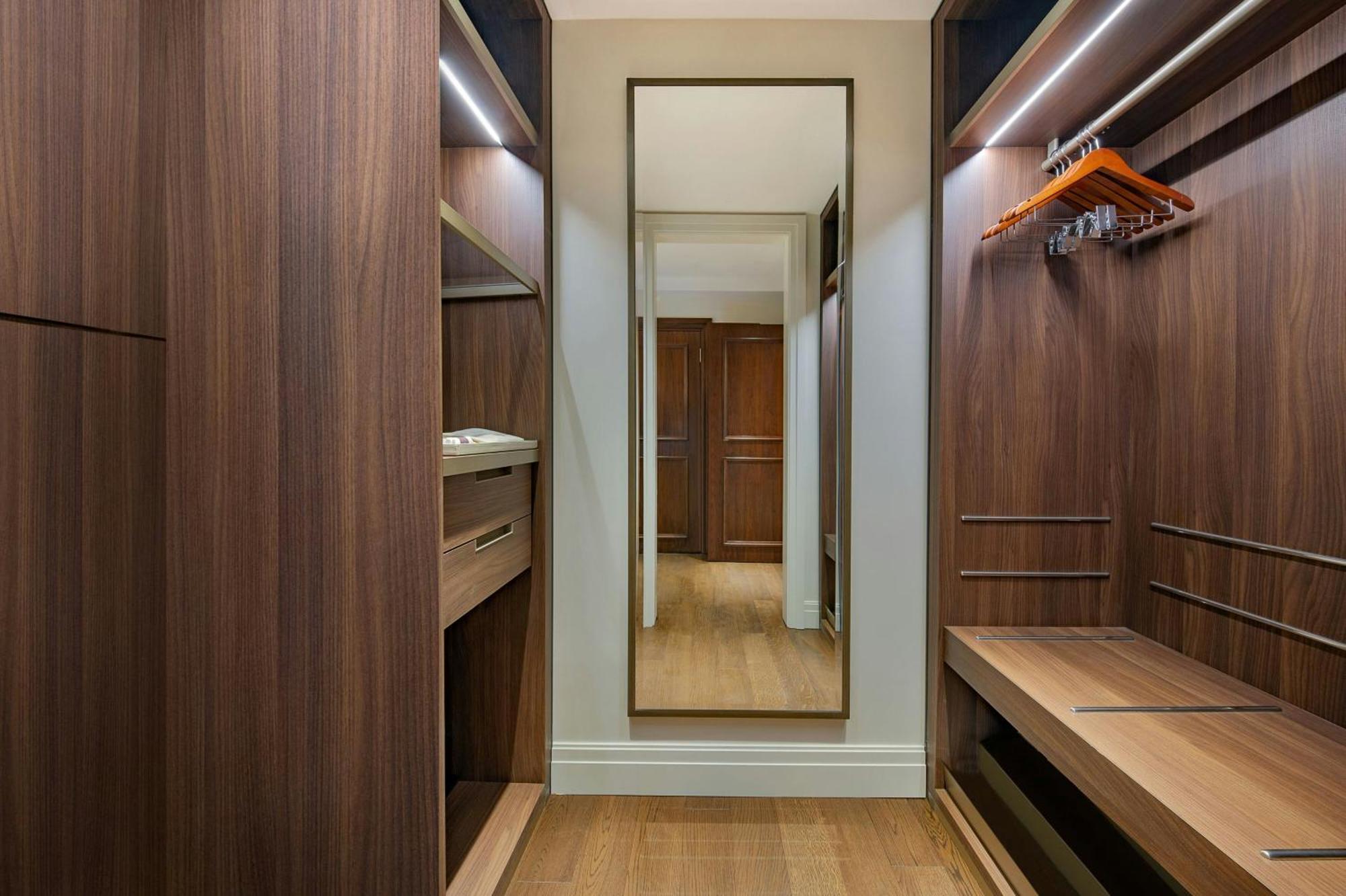 The Ritz-Carlton, Amman Hotel ภายนอก รูปภาพ A walk-in closet